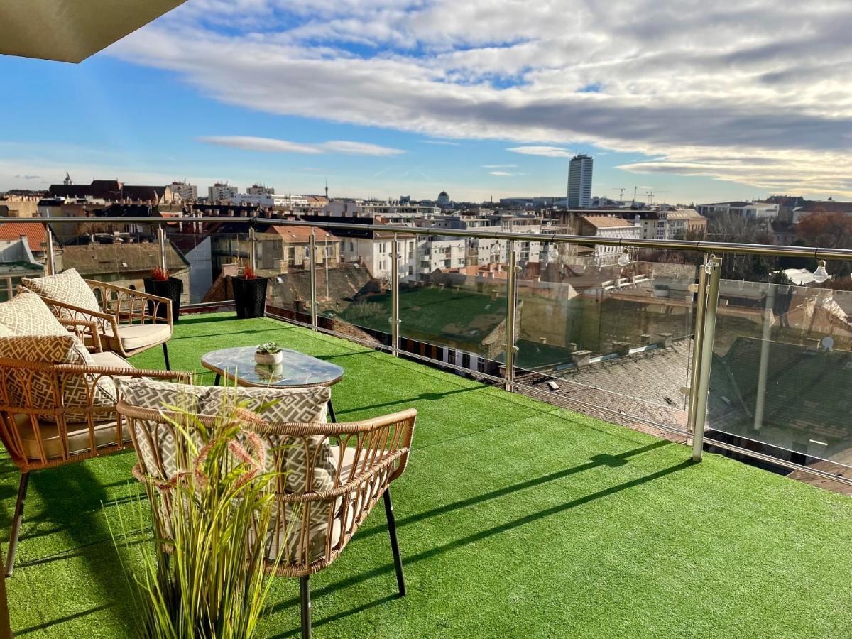 Downtown Penthouse Apartmán *